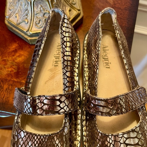 Womens Alegria Feliz Bronze Metallic Mary Jane Flats Shoes Size 38 or 8 - 8.5 - Picture 4 of 7